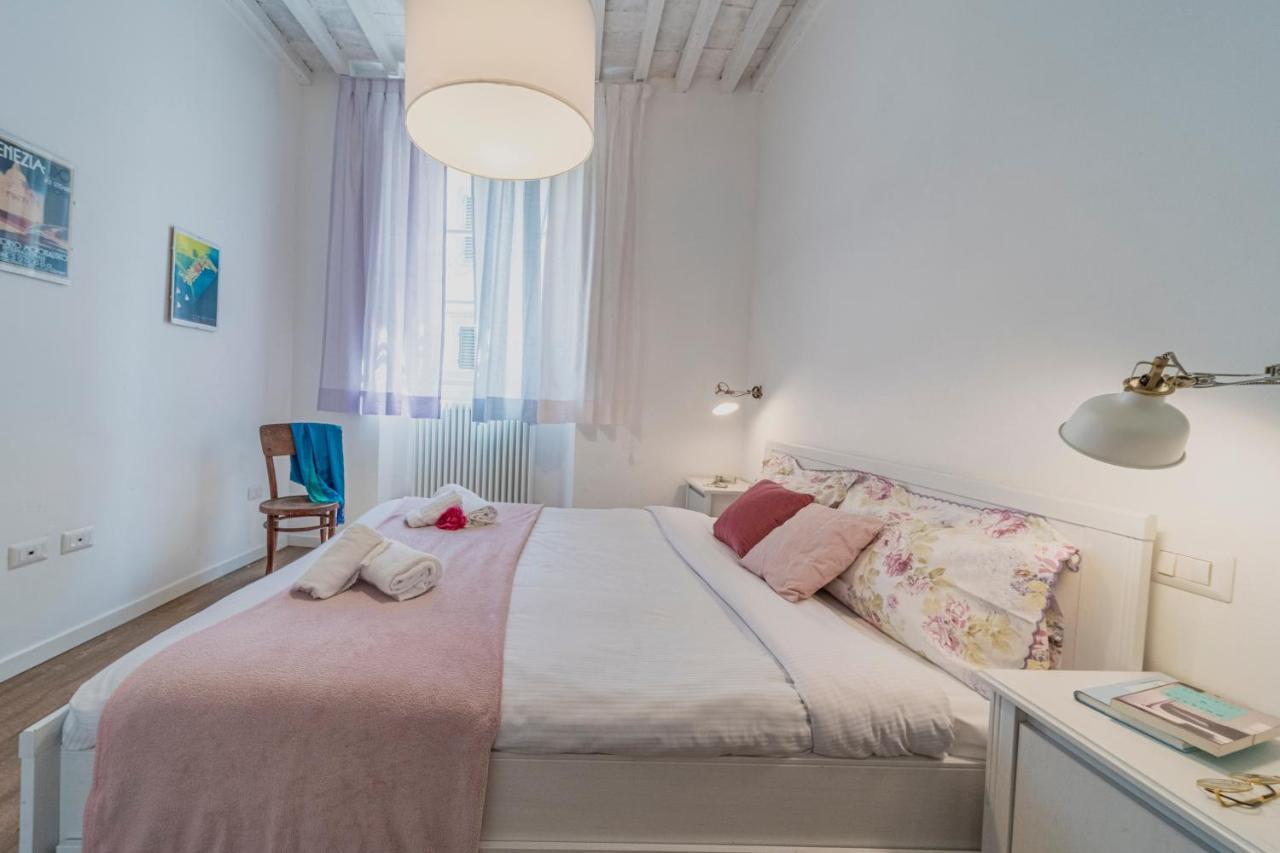 32 nero - Florence Apartment San Niccolò Esterno foto